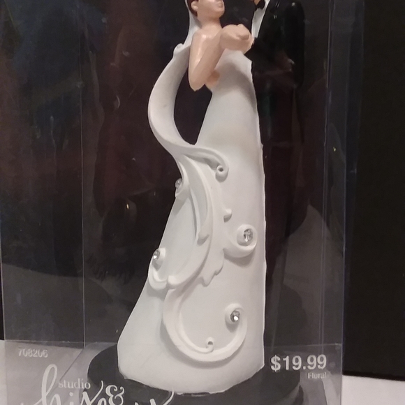 Studio his & hers Bride & Groom First Dance Cake Topper In Box 7 inches tall - Picture 4 of 5